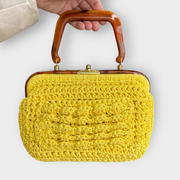 Vintage 1960s Yellow Crochet Purse With Brown Plastic Top Handle - Picture 2 of 4